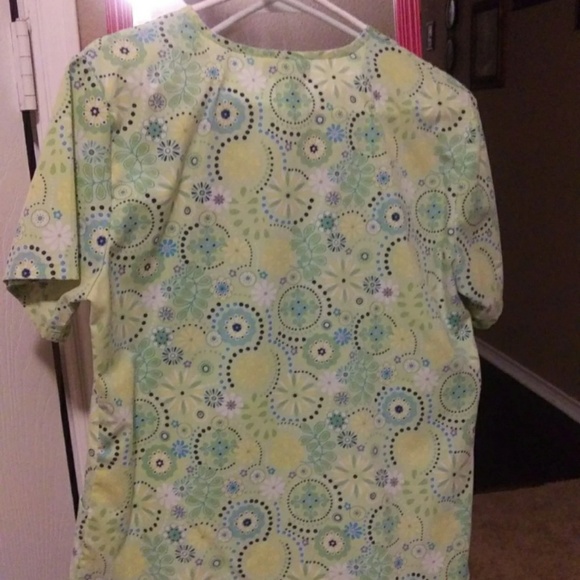 Scrub top - Picture 4 of 4